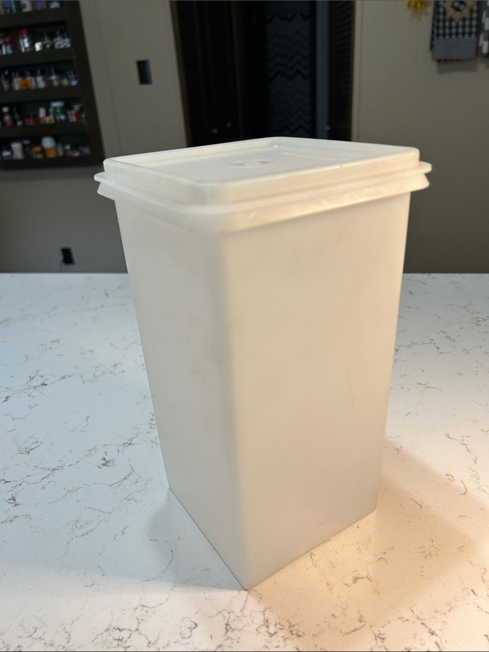 Tupperware Cracker Keeper